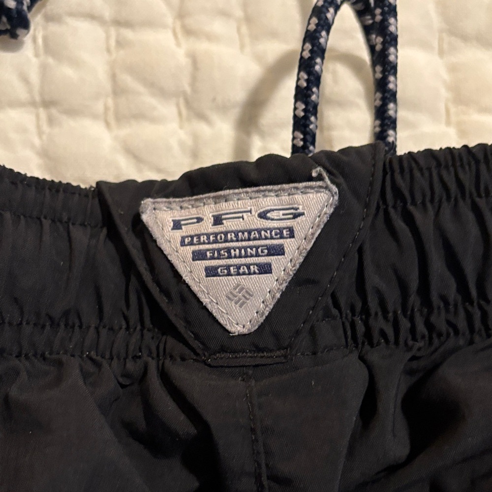 Columbia Women's Black Athletic Shorts - Picture 6 of 8